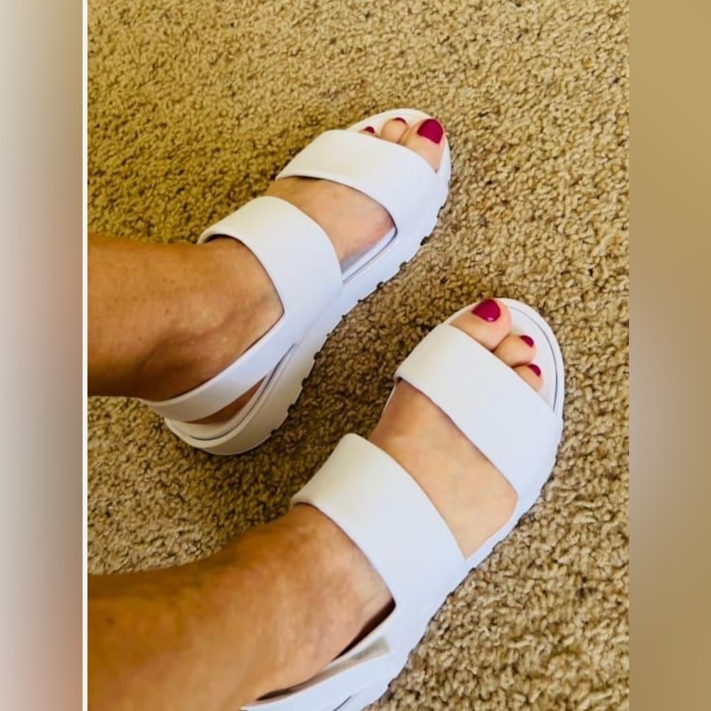 Skechers Luxe Foam White Sandals Skechers Women's Foamies: Arch Fit Footsteps